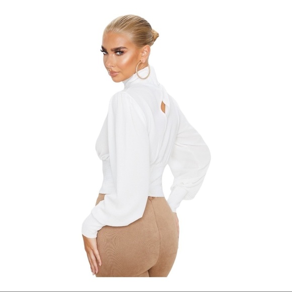 PrettyLittleThing High-neck Cutout Top White Crepe Ribbed Cropped Smocked Blouse - Picture 4 of 5